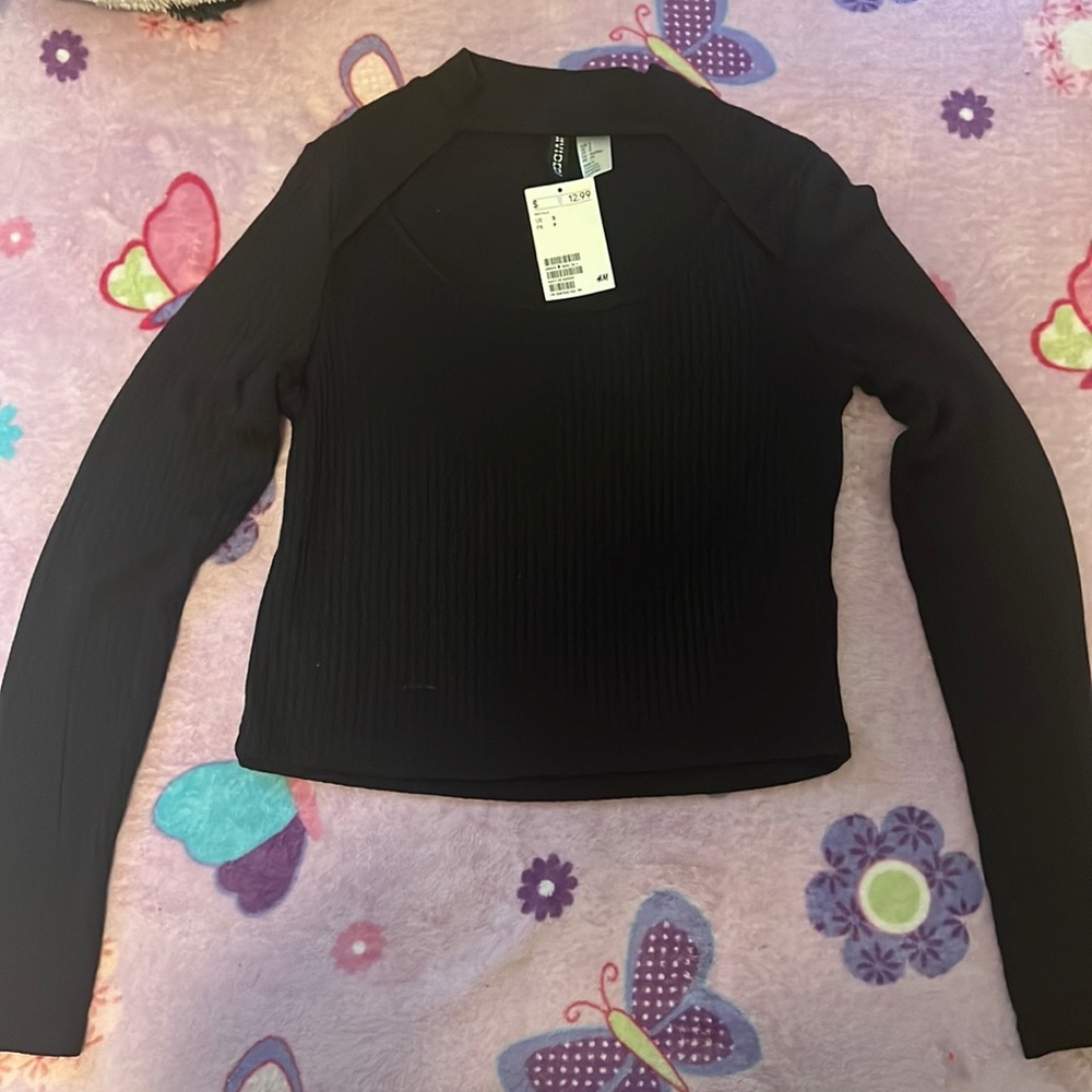 Small H&M shirt long sleeve never worn.